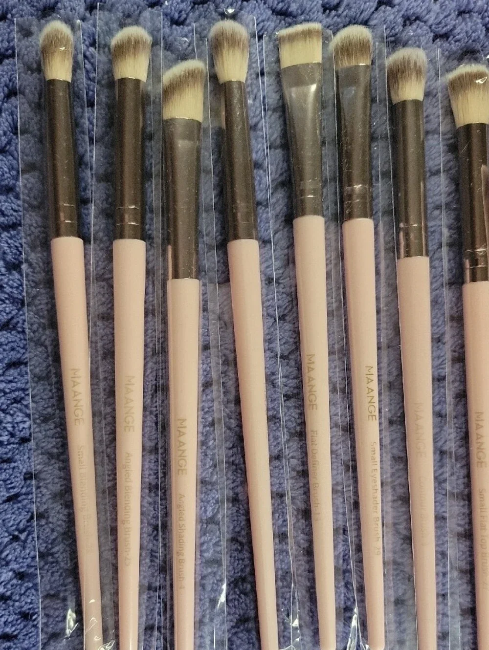 NWOT Pink Makeup Brush Set with Velvet Drawstring Pouch Full Face & Eye Kit